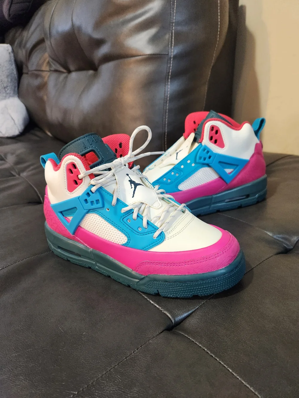 Air Jordan Spike Sneaker Boots Size 6 Youth Missing 1 Lace